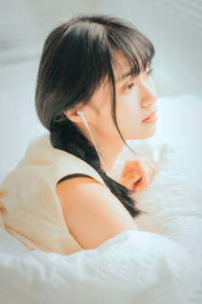 亲嘴摸屁股抓胸的视频